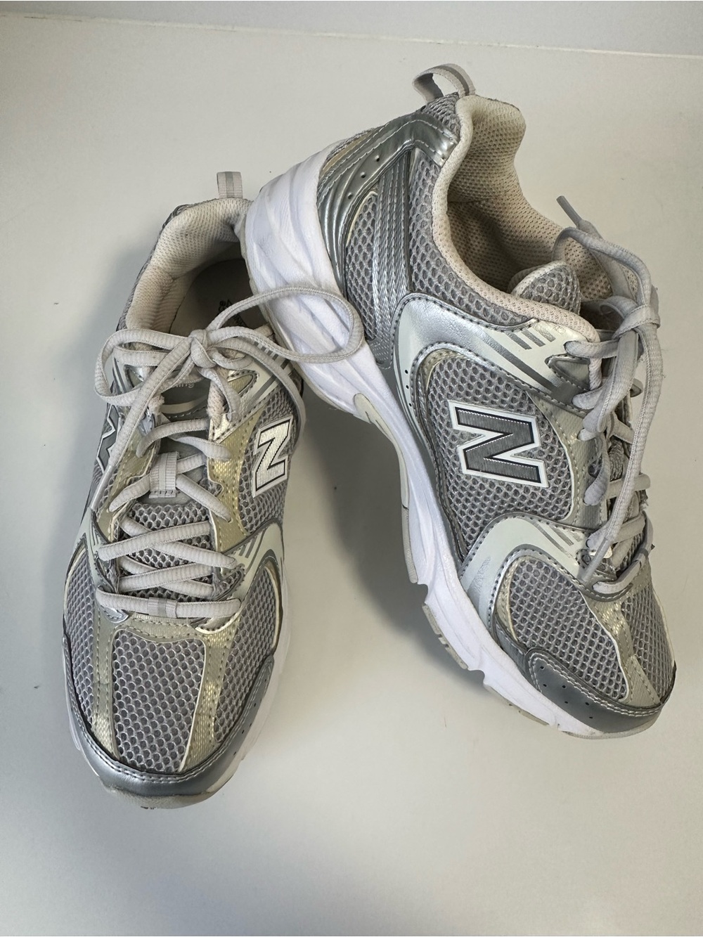 New Balance 👟 530: Women's Silver and Light Gray Athletic Sneakers - (USED)